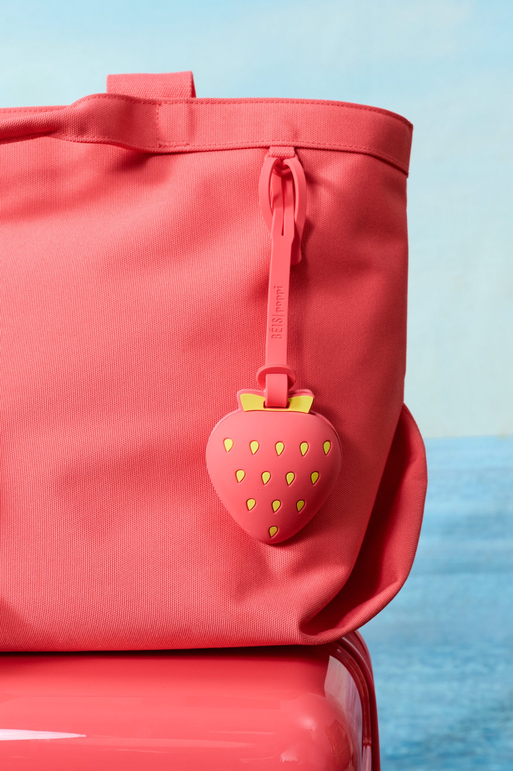 BÉIS x poppi The Mirror Bag Charm in Strawberry - Image 4