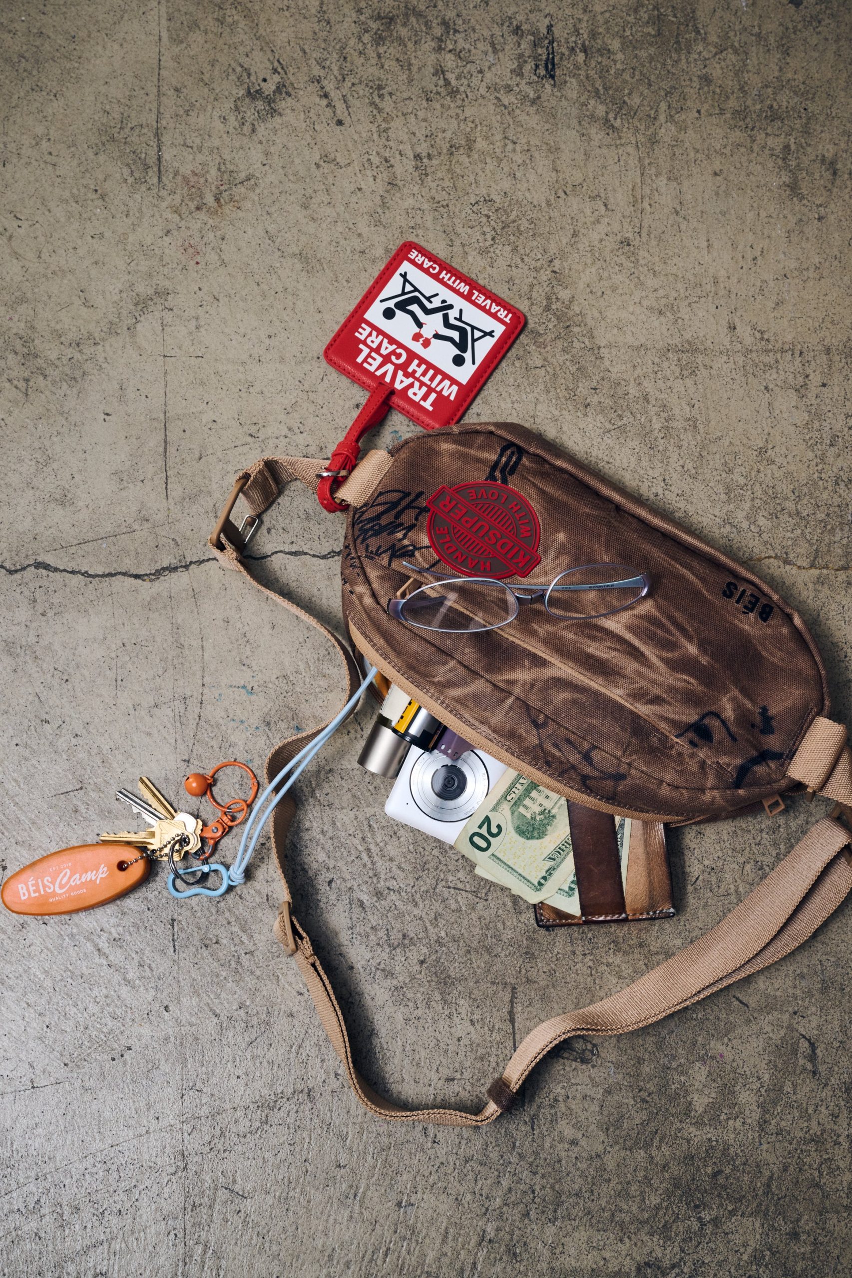BÉIS x KidSuper The Pro Travel Crossbody in Cargo - Image 2