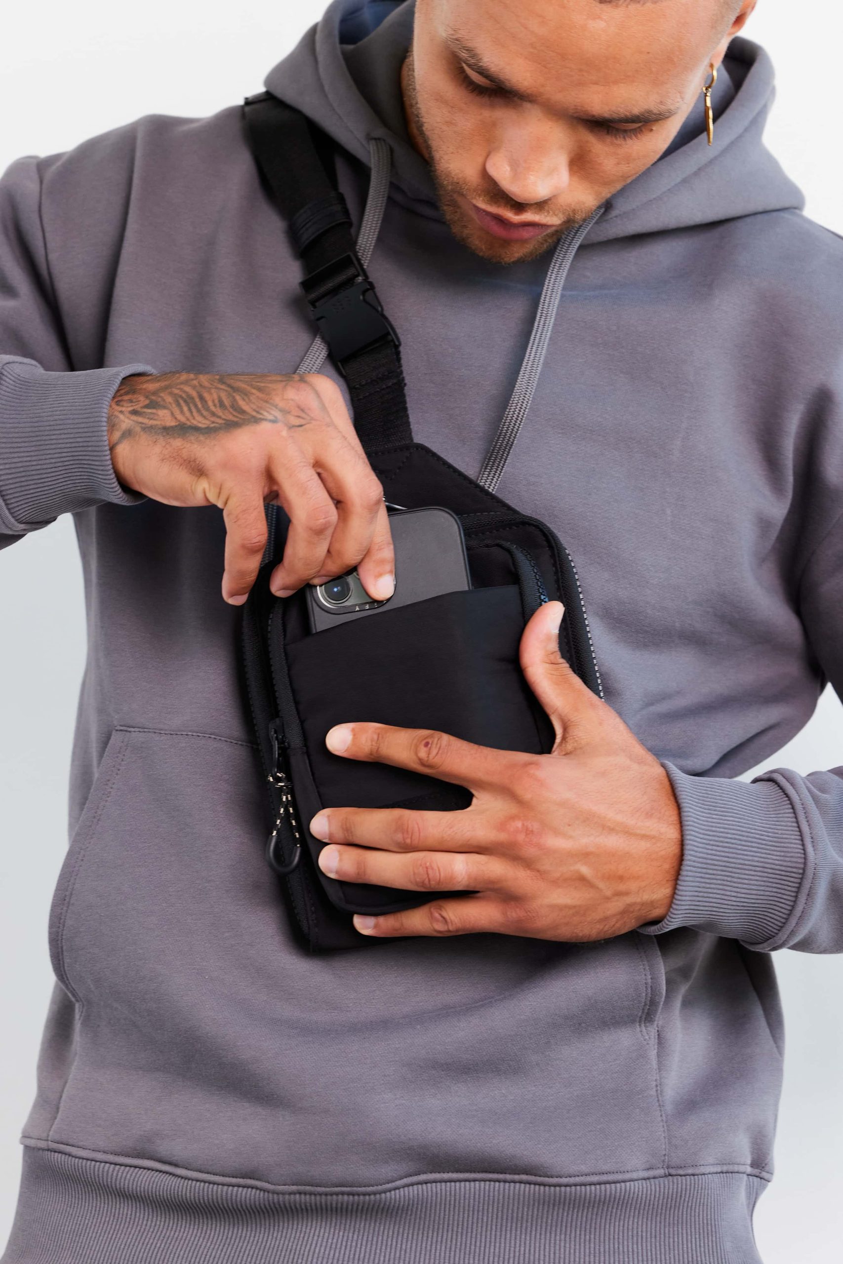 The Sport Sling in Black - Image 3