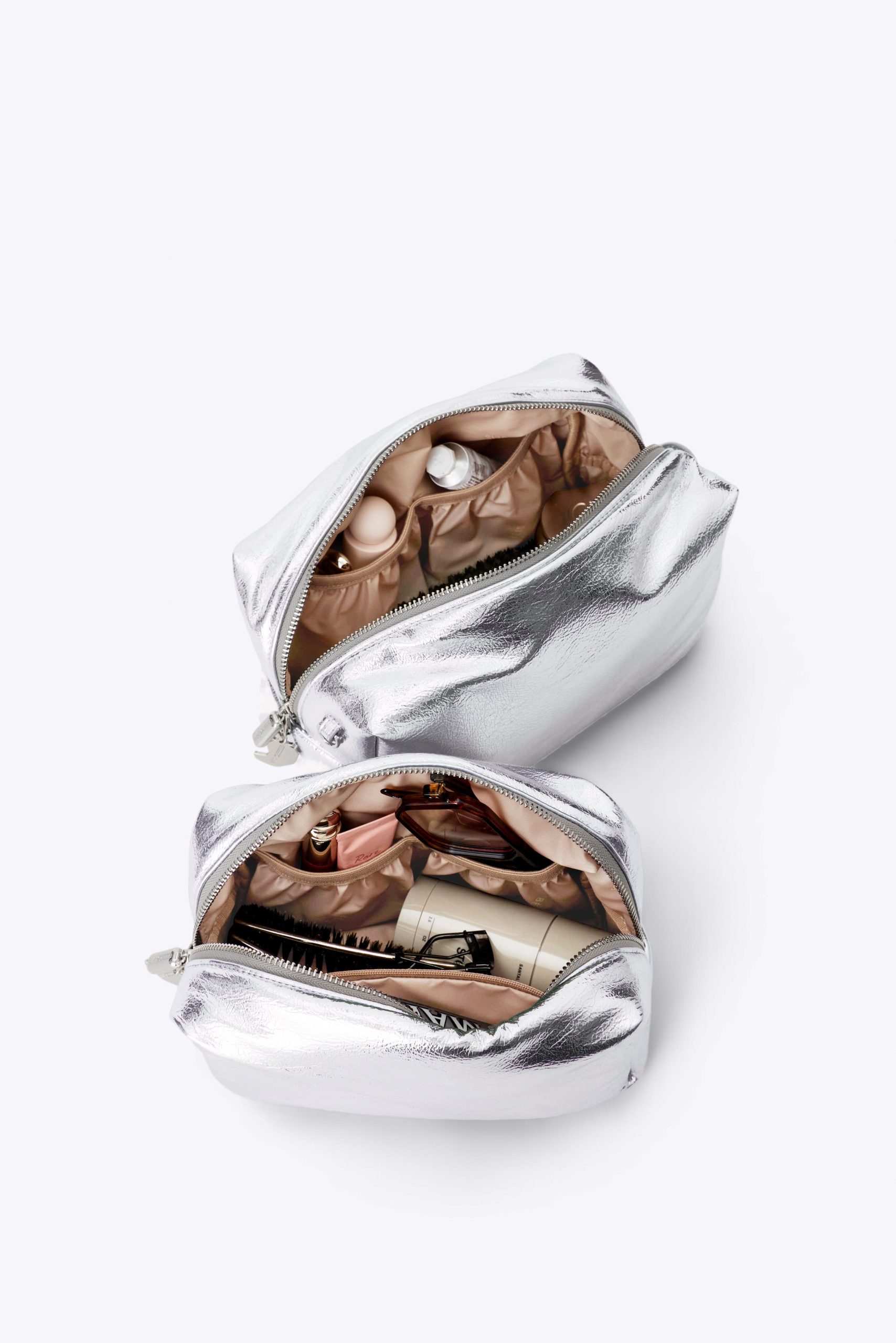 BÉIS x Chipotle The Burrito Pouch Set in Foil - Image 3